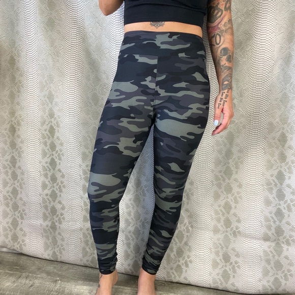 Ultra soft camouflage high waisted leggings - Picture 3 of 6